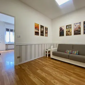 Apartment Casa Gomes-10 Minutes From The Cathedral, Milan